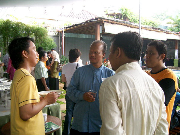 Bercengkrama dan Networking