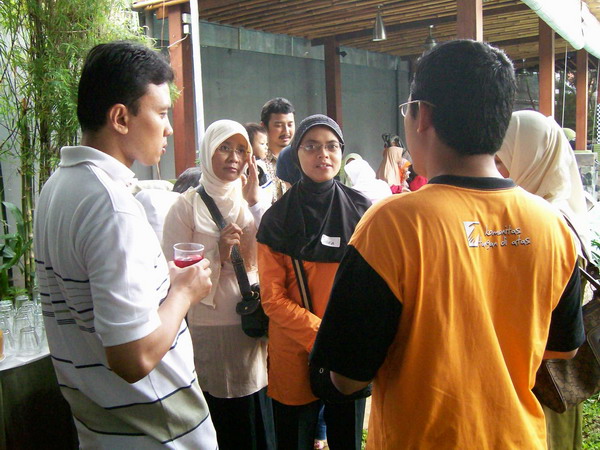 Bercengkrama dan Networking