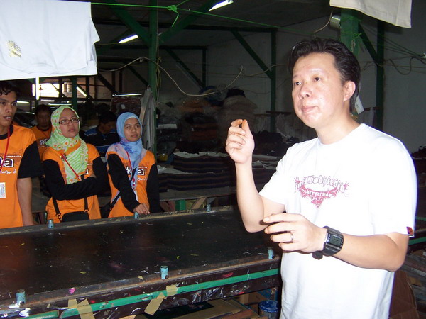 Di Pabrik Kaos Jail (Kunjugan ke UKM Bandung)