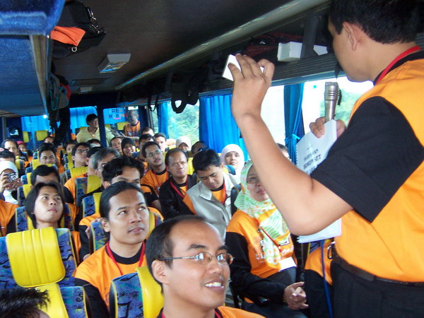 Kunjungan dan Pameran UKM Bandung, 12 Maret 2006