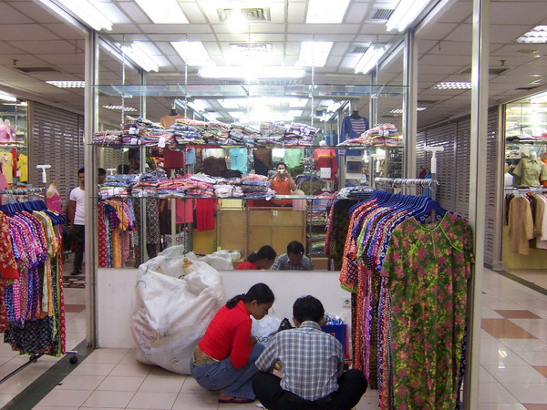 Seminggu Kemudian, Langsung Take Action Buka Kios Di ITC Mangga Dua(1 Feb 2006)