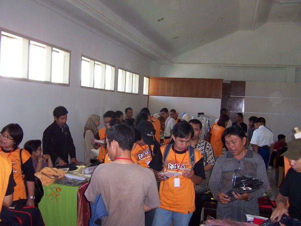 Suasana Pameran (Kunjungan dan Pameran UKM Bandung 12 Maret 2006)