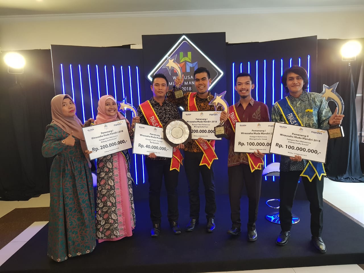 Delegasi Komunitas Tangan Di Atas (TDA) Panen Gelar Juara Di Wirausaha Muda Mandiri 2018.